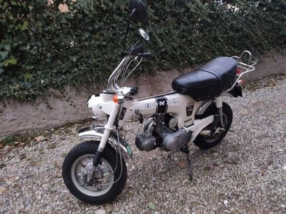 1969 HONDA DAX
Cadre numéro ST70-555481

Moteur...