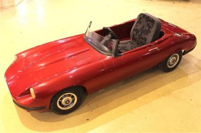 MINI JAGUAR TYPE E JUNIOR



Très belle représentation...