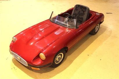 MINI JAGUAR TYPE E JUNIOR



Très belle représentation...