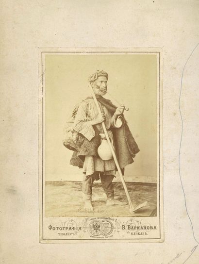 LOT DE TROIS PHOTOGRAPHIES DES PERSONNAGES...