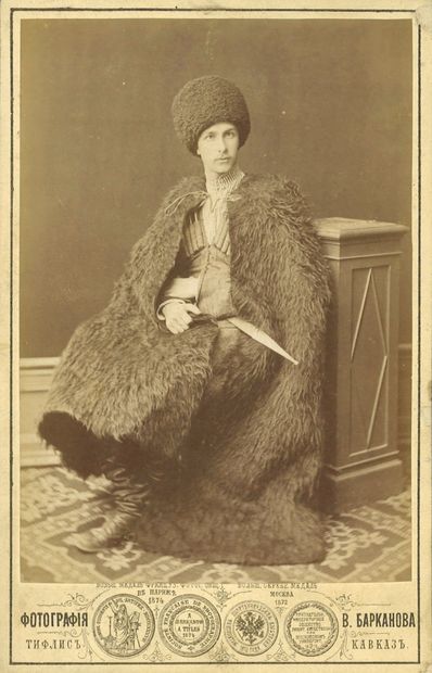 LOT DE TROIS PHOTOGRAPHIES DES PERSONNAGES...