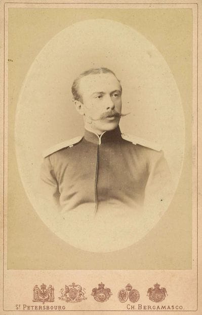 LOT DE TROIS PHOTOGRAPHIES DES PERSONNAGES...