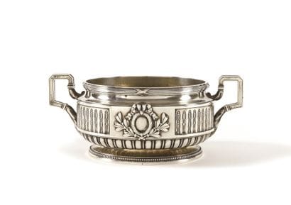 BOL PAR FABERGE

Argent, repoussage

Poinçons...