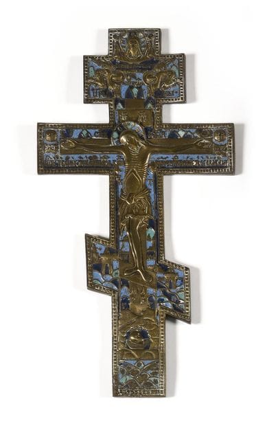 CROIX

Laiton, émail bleu

Russie, XIXe siècle

38...
