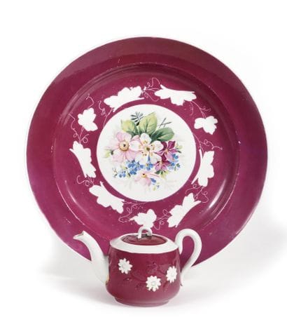 GRAND PLAT ET THEIERE

Porcelaine peinte

Manufacture...