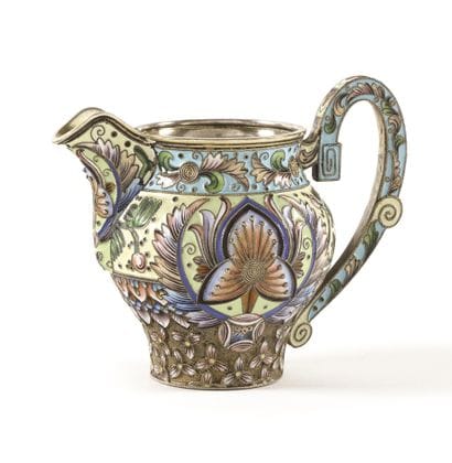 POT A LAIT

Argent, émail cloisonné

Poinçons...