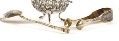 ENSEMBLE DE PINCE A SUCRE ET UNE GRANDE CUILLÈRE...