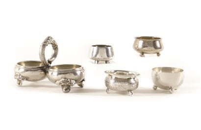 LOT DE 4 SALIERES

Argent gravé

Poinçons...