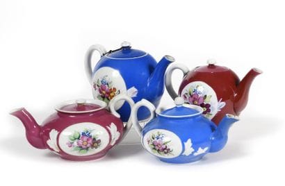 LOT DE QUATRE THEIERES

Manufacture Gardner...
