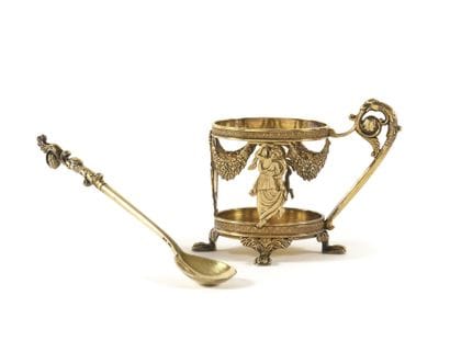 PORTE-VERRE AUX MOTIFS ANTIQUES AVEC UNE...