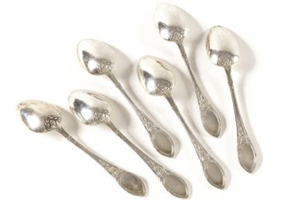 LOT DE 6 CUILLERES

Argent ciselé

Poinçons...