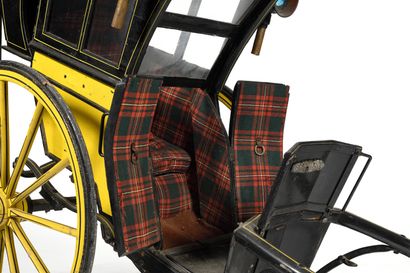 PETIT CABRIOLET D’ENFANT. Caisse en bois...