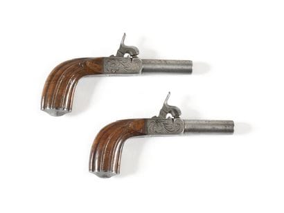 PAIRE DE PISTOLETS A COFFRE A PERCUSSION....