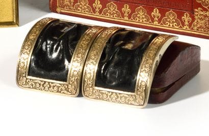 CAHIER, ORFEVRE DU ROI Paire de boucles de...