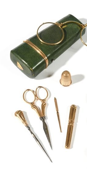 PRECIEUX NECESSAIRE A COUTURE PAR AUCOC A...
