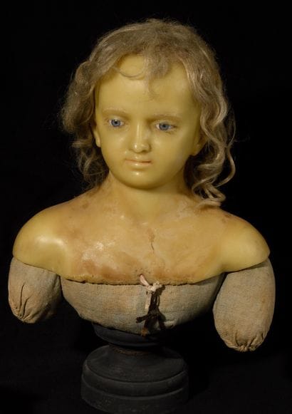 BUSTE DU DAUPHIN LOUIS XVII En cire, aux...