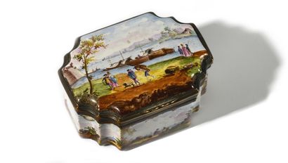 TABATIERE RECTANGULAIRE en argent émaillé.Couvercle...