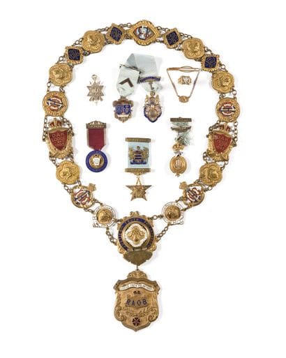 ENSEMBLE DE FRANC-MAÇONNERIE : a-bague aux...