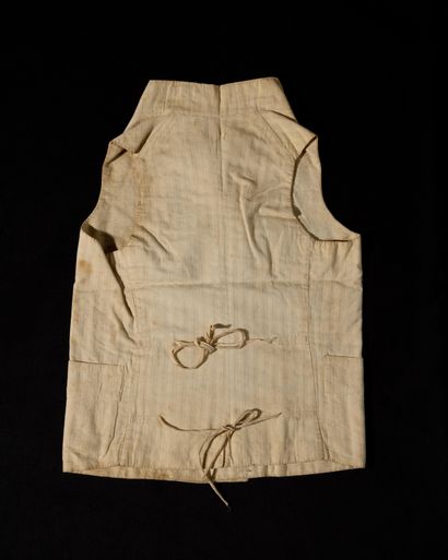 GILET DE LOUIS XVII PORTE AU TEMPLE. En coton...