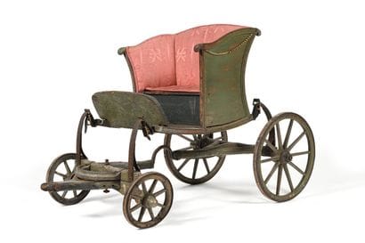 CABRIOLET D’ENFANT. Caisse en bois peint...