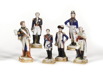 SUITE DE SIX FIGURINES EN PORCELAINE POLYCHROME...