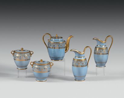 SEVRES Pot à sucre couvert en porcelaine...
