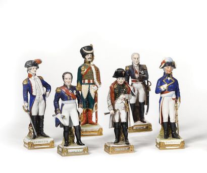 SUITE DE SIX FIGURINES EN PORCELAINE POLYCHROME...