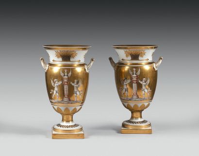 PARIS, MANUFACTURE DE DAGOTY Paire de vases...