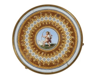 GUÉRIDON de forme ronde en bronze doré, le...