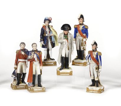 SUITE DE SIX FIGURINES EN PORCELAINE POLYCHROME....
