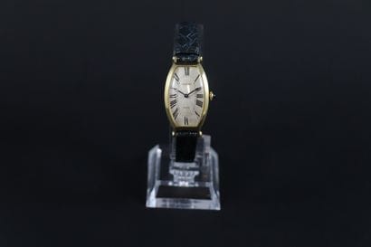 CARTIER TONNEAU Ref: 102XXX. Case back ref...