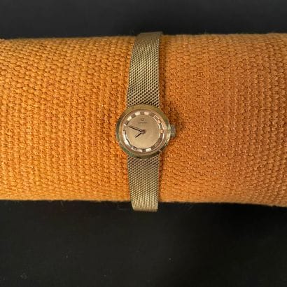OMEGA About 1950. Ladies' wristwatch in pink...