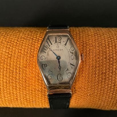 OMEGA PETROGRAD CIRCA 1926. Rare wristwatch...