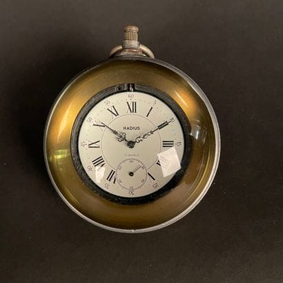 RADIUS. Watch of office. White dial signed....