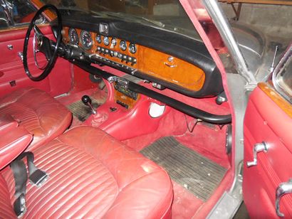 1968 JAGUAR 420
Numéro de série 1F2T124DN

Rare...