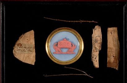 SOUVENIRS DU RETOUR DES CENDRES a medallion...
