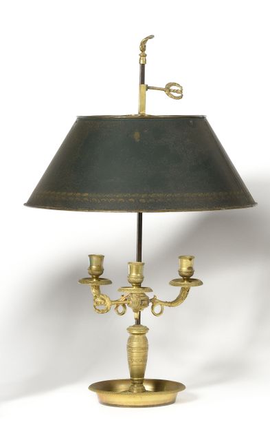 LAMPE BOUILLOTE en bronze, le fût balustre...