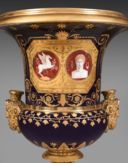 
SÈVRES Pair of Medici vases in hard porcelain...