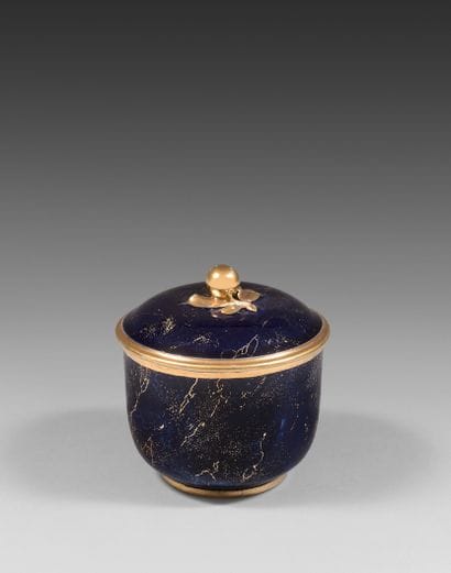 
SÈVRES Hard porcelain covered sugar pot...