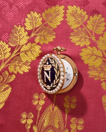 
PRESENT OF EMPEROR NAPOLEON Rare round neck...