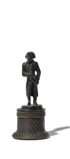 PETITE STATUETTE DE L’EMPEREUR NAPOLEON IER...