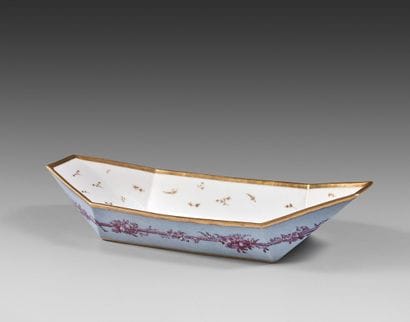 
SÈVRES Hard porcelain boat-shaped dishwasher...