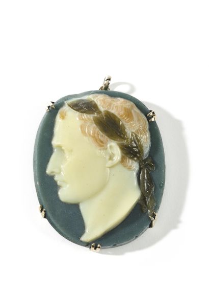 L’Empereur Napoléon de profil tête laurée....