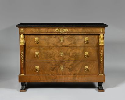 COMMODE de forme rectangulaire en acajou...