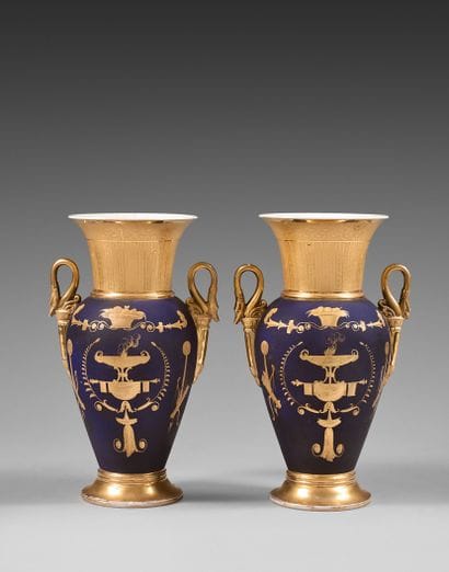 PARIS Pair of porcelain vases of baluster...