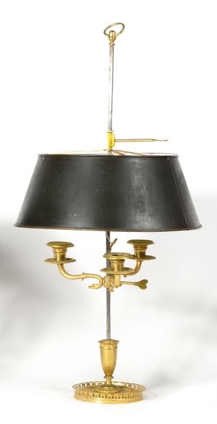 -LAMPE BOUILLOTE en bronze doré, avec trois...