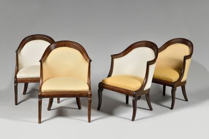 SUITE DE QUATRE FAUTEUILS à dossier gondole...