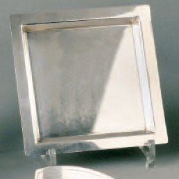 Vide-poches de forme carrée en argent. Travail...