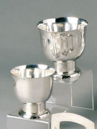 Deux coupes en argent reposant sur un piédouche...