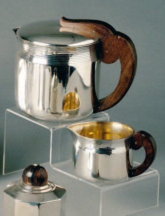Verseuse et son pot à lait en argent et vermeil....